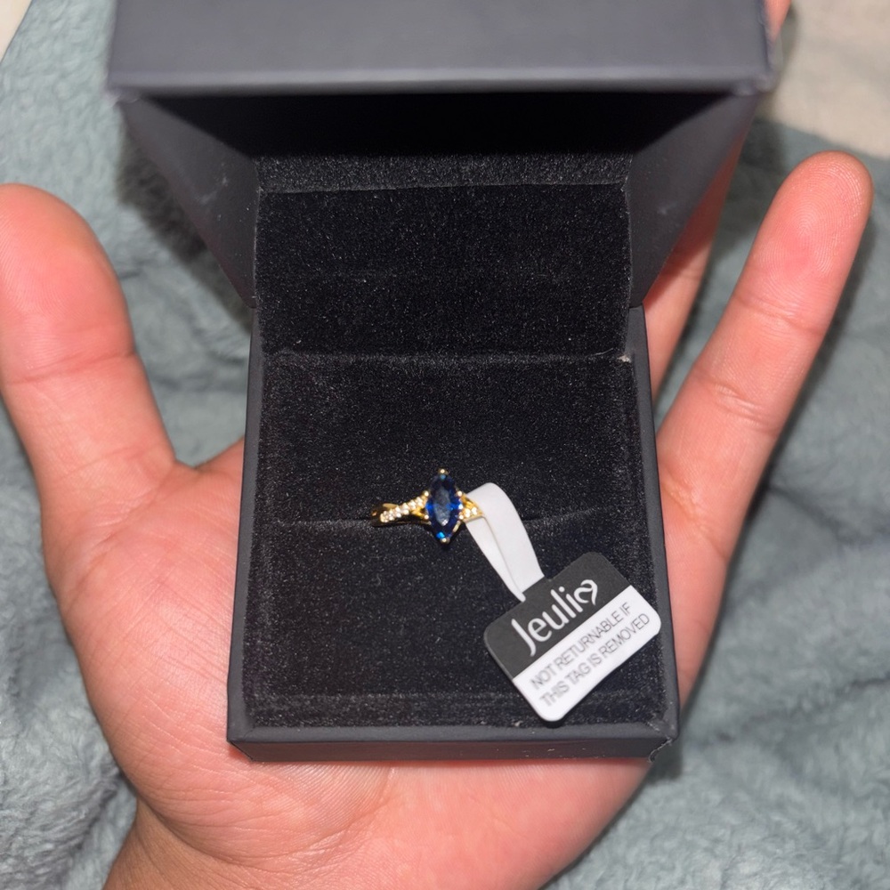 Jeulia Promise Ring